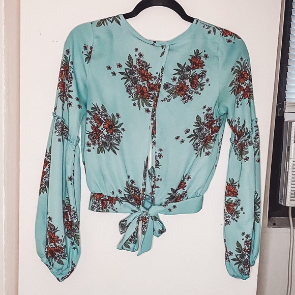 Windsor Cropped Long Sleeve Blouse - Picture 2 of 3